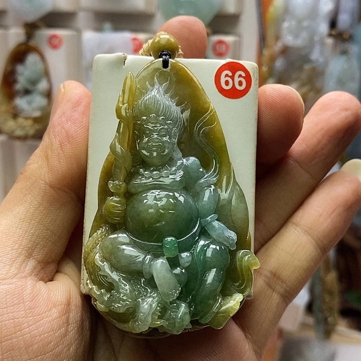 我***谁颈饰未镶嵌翡翠每天