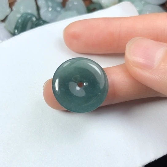 翡翠未镶嵌颈饰缅甸A货，每天下午1点半开播