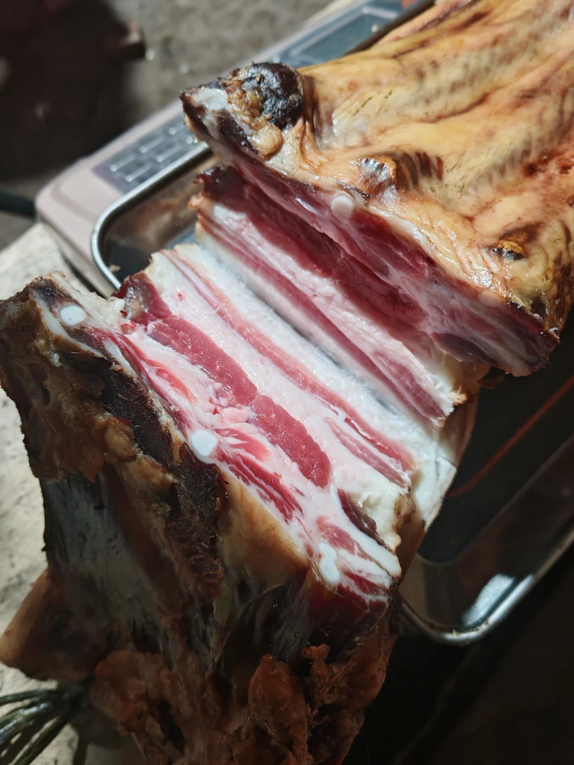 【菌子老表】大山里土猪腊肉整块整卖现场看清楚称重质量有保证