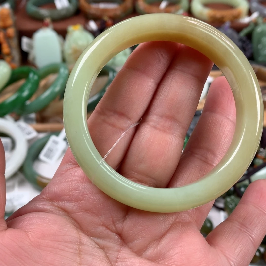 和田玉手镯未镶嵌56.9口径