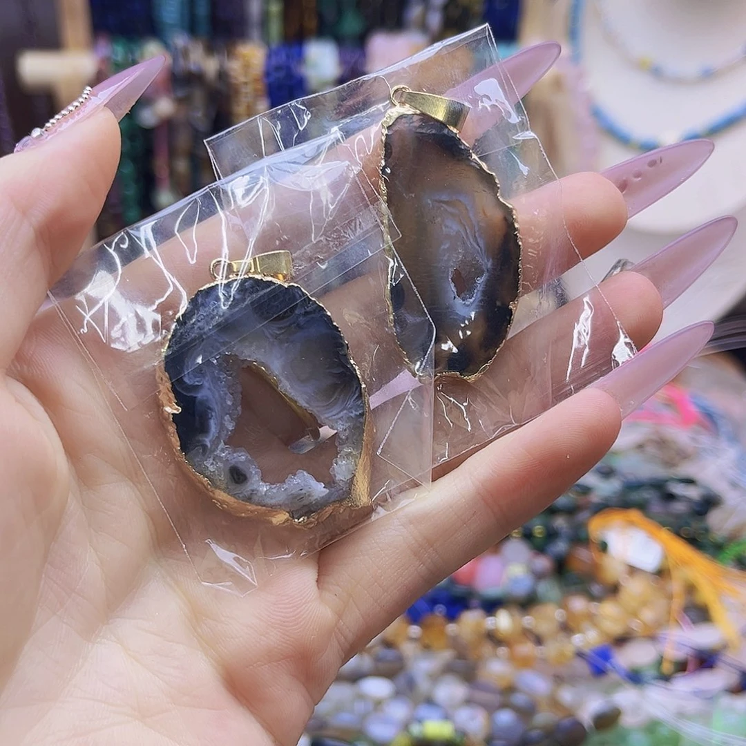 未镶嵌玛瑙/玉髓珠宝半成品/共生吊坠一个