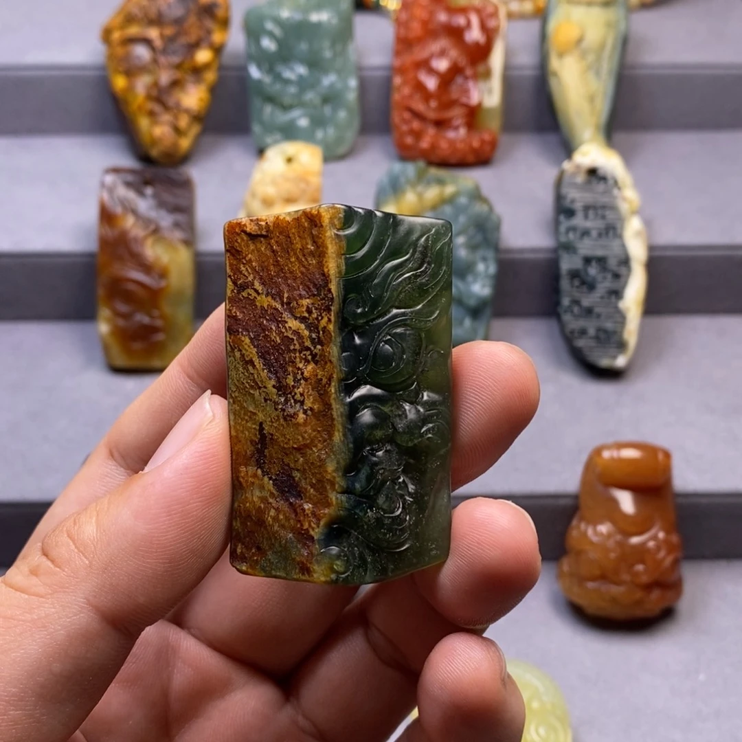 岫玉未镶嵌颈饰大**辰