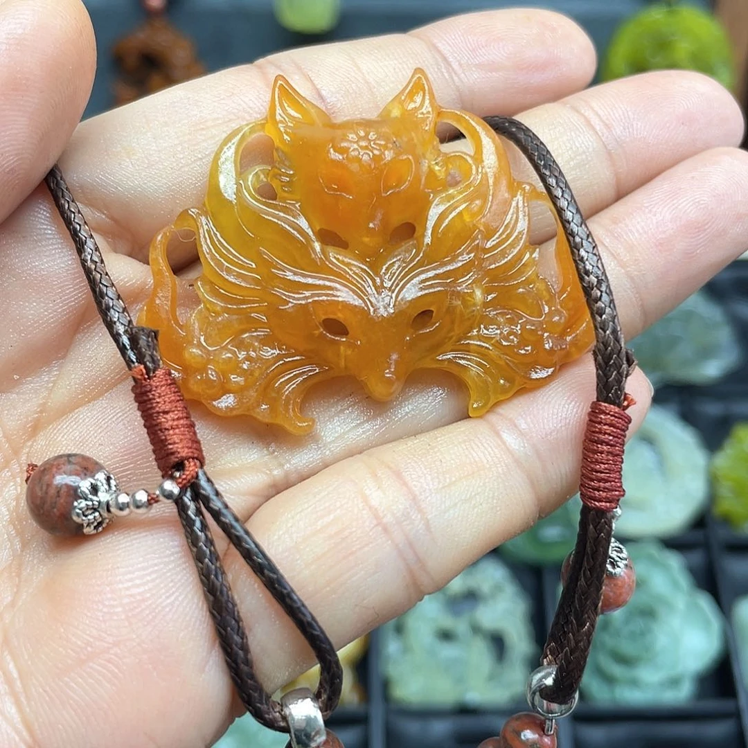 蛇纹石玉未镶嵌颈饰是**呀
