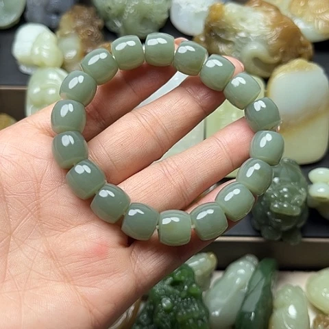 颈饰未镶嵌和田玉