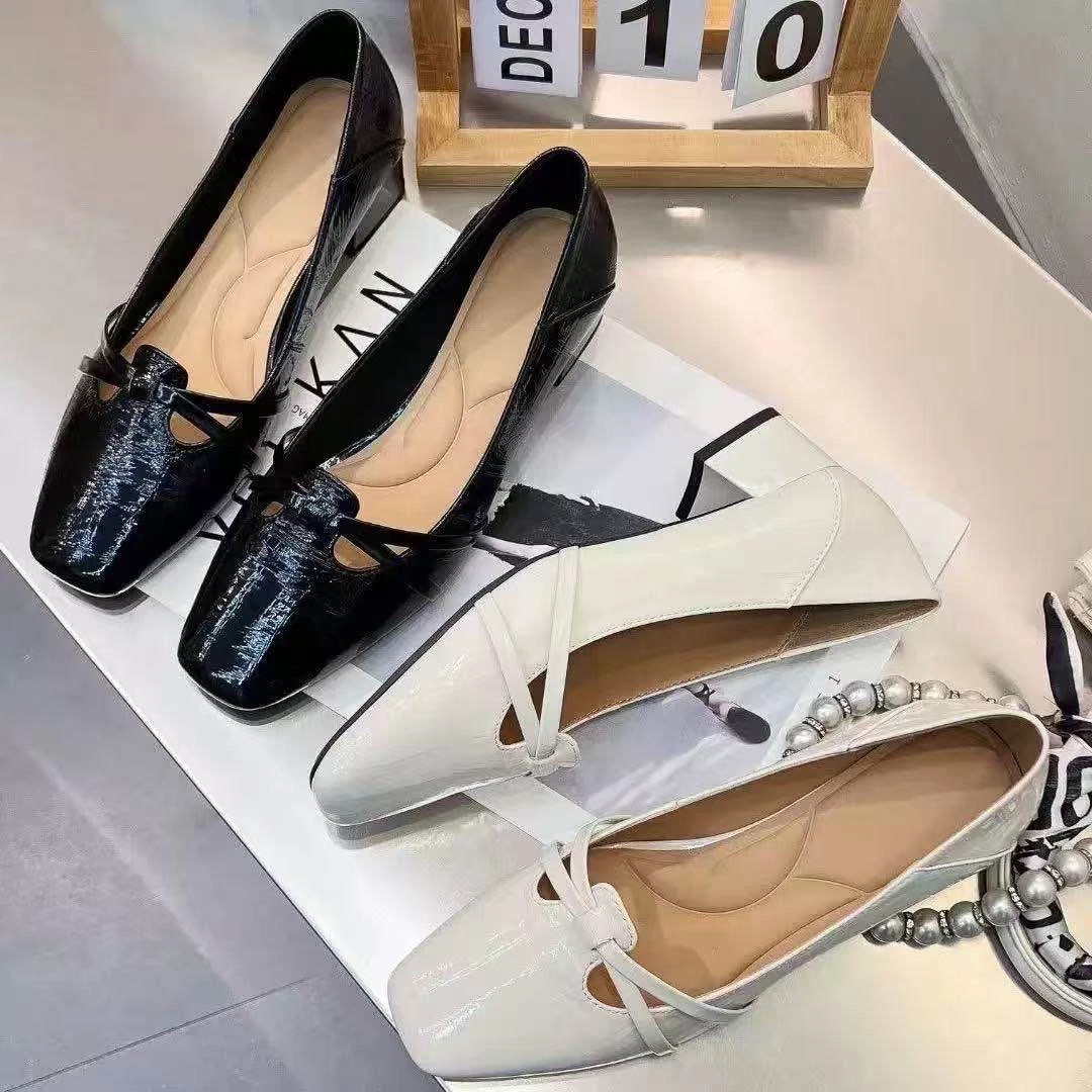 88-51法式复古方头浅口单鞋女新款软底粗跟漆皮皮鞋百搭气质时尚