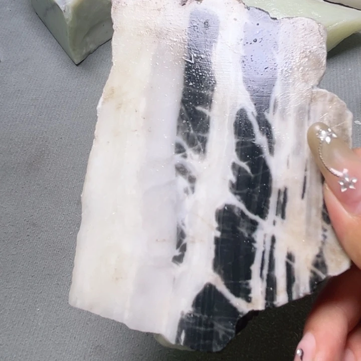 和田玉（糖玉）未镶嵌珠宝奇石