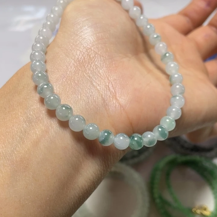 定制翡翠未镶嵌飘花手串