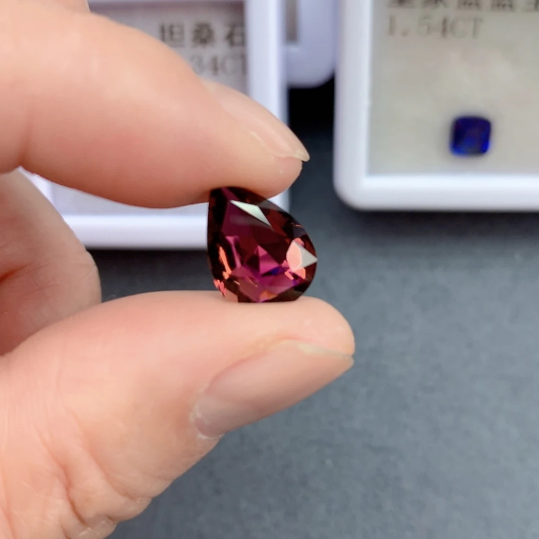 红色碧玺3.55克拉裸石未镶嵌