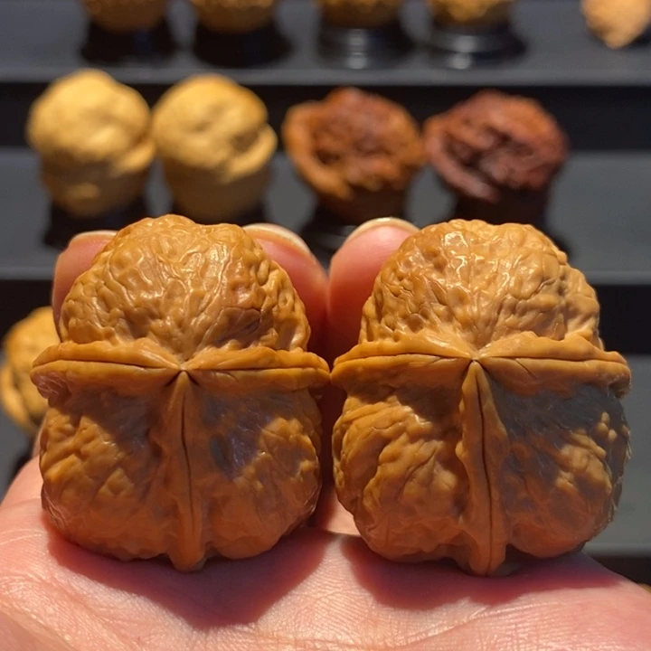文玩核桃把件39尺金玉三棱