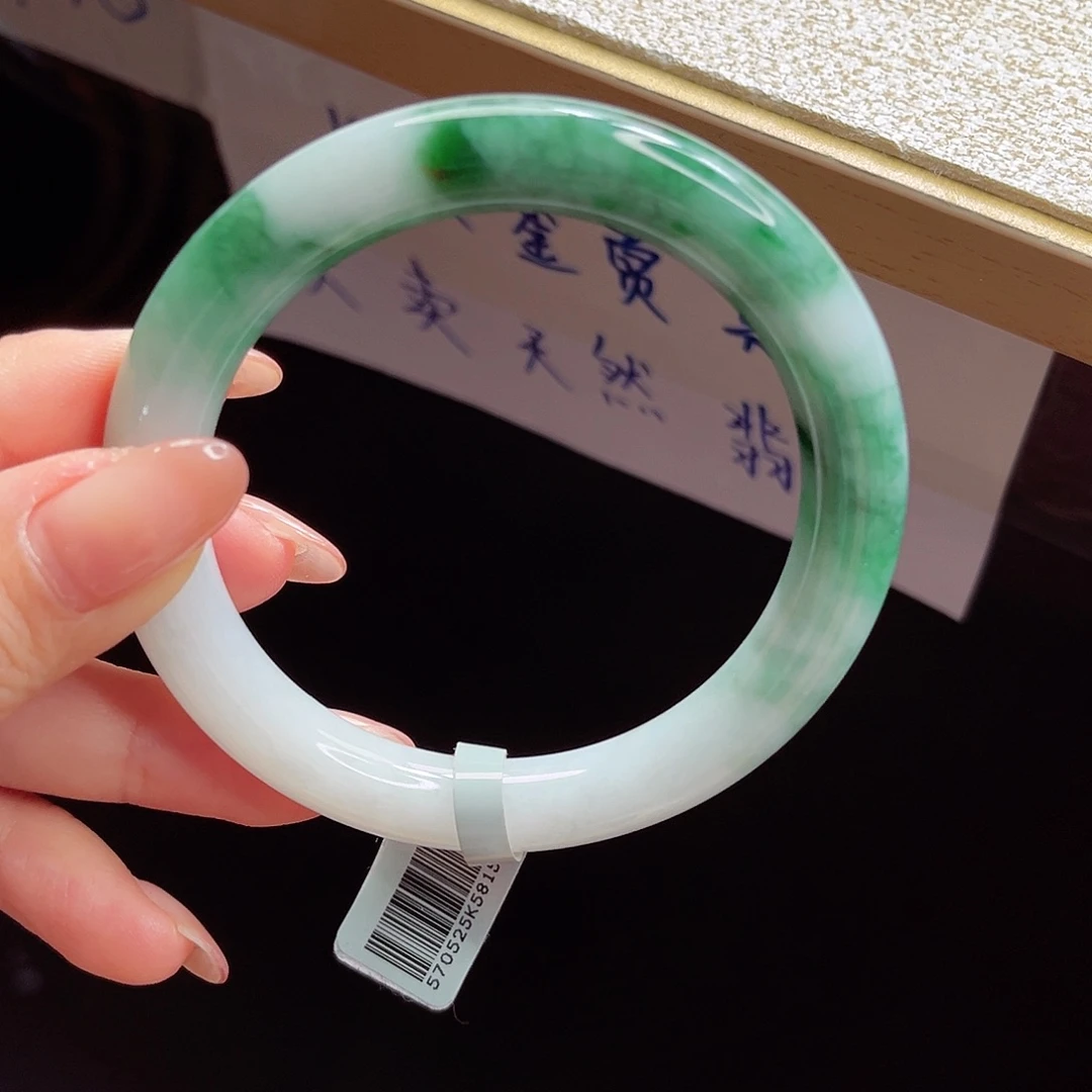 翡翠手镯未镶嵌手镯