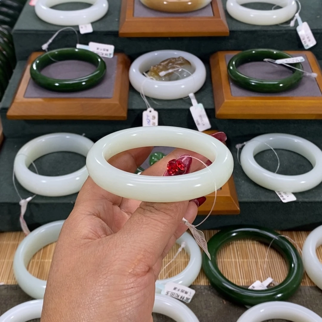 和田玉手镯未镶嵌