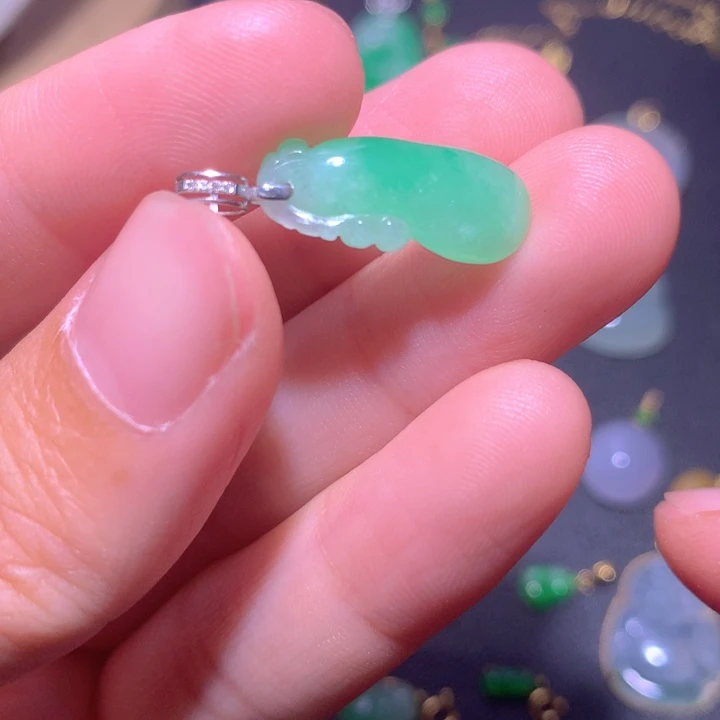 颈饰18K金镶嵌翡翠翡翠