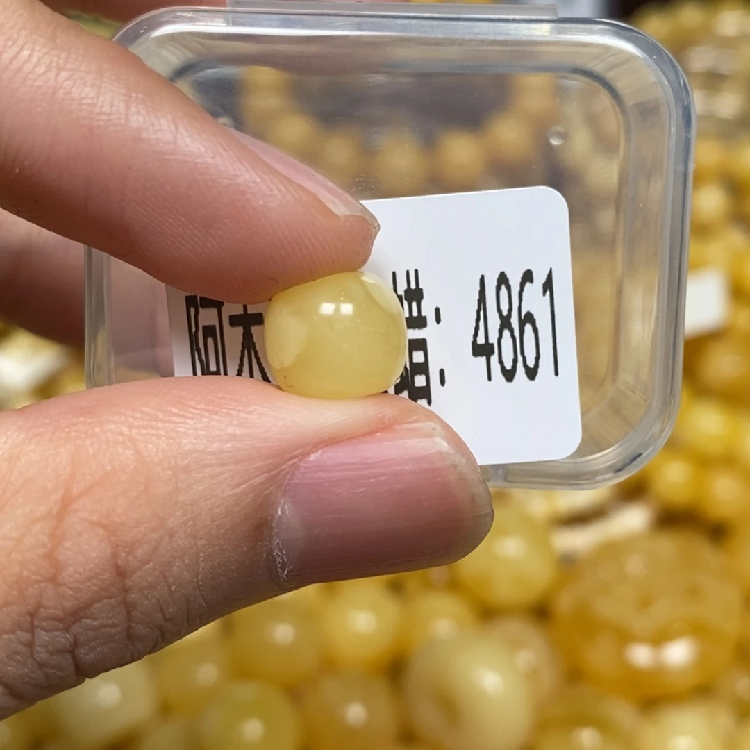 蜜蜡未镶嵌珠宝奇石4861