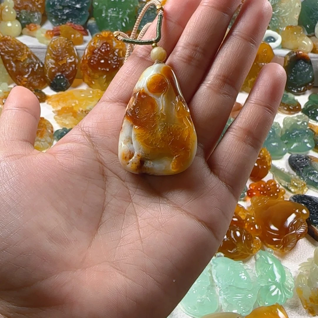 蛇纹石玉颈饰未镶嵌