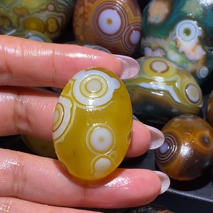 骨***锋玛瑙/玉髓未镶嵌珠宝奇石