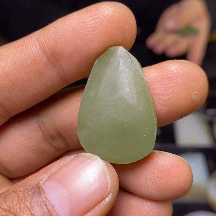 ****凯定制和田玉未镶嵌挂件