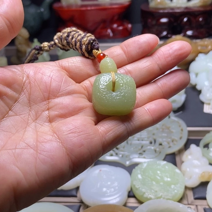 带***带和田玉手镯未镶嵌