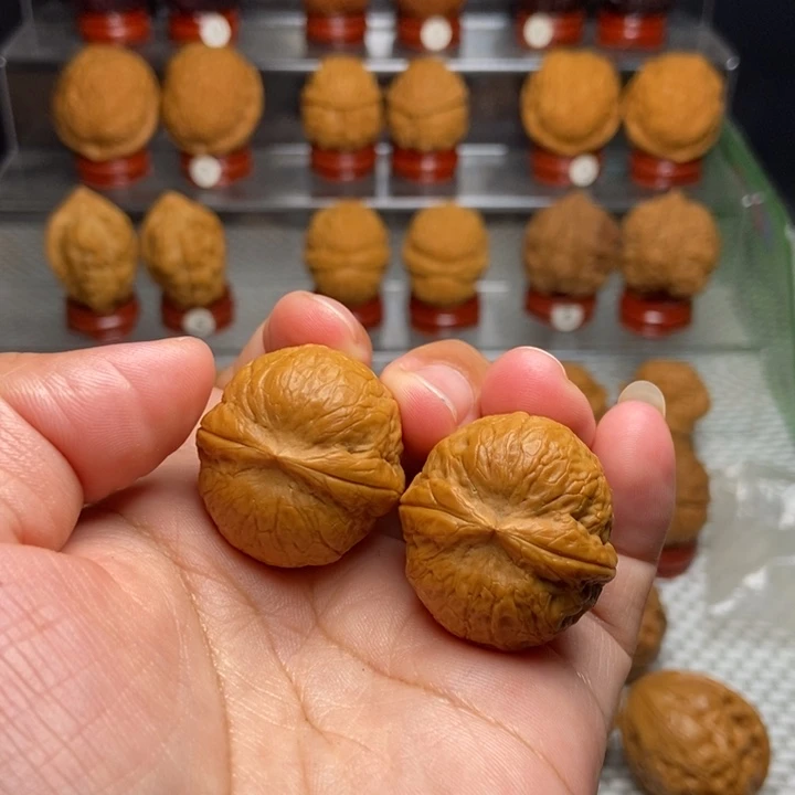 文玩核桃把件粗筋钢蛋26