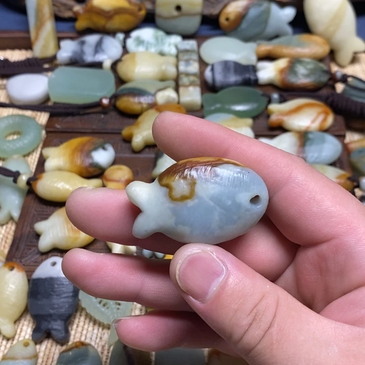 猫****蛇纹石玉未镶嵌颈饰