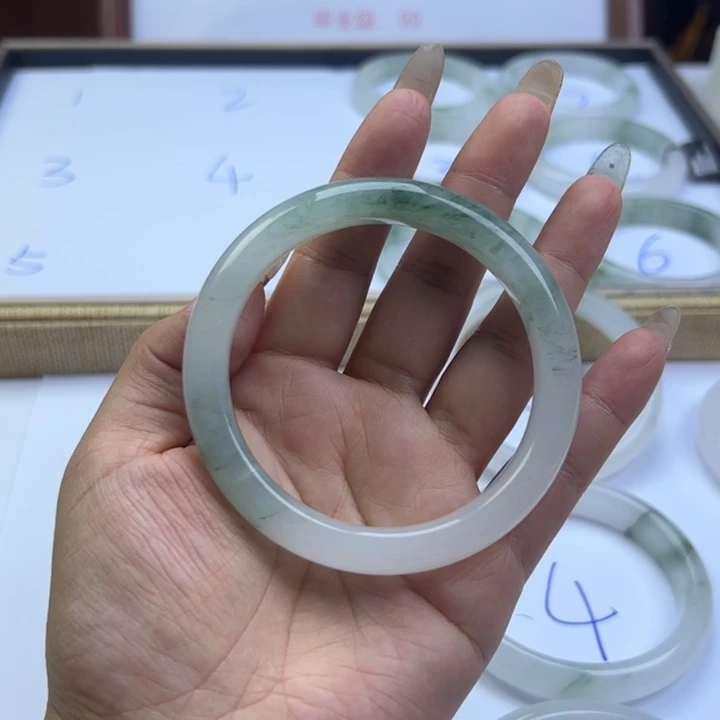 未镶嵌手镯石英质玉1