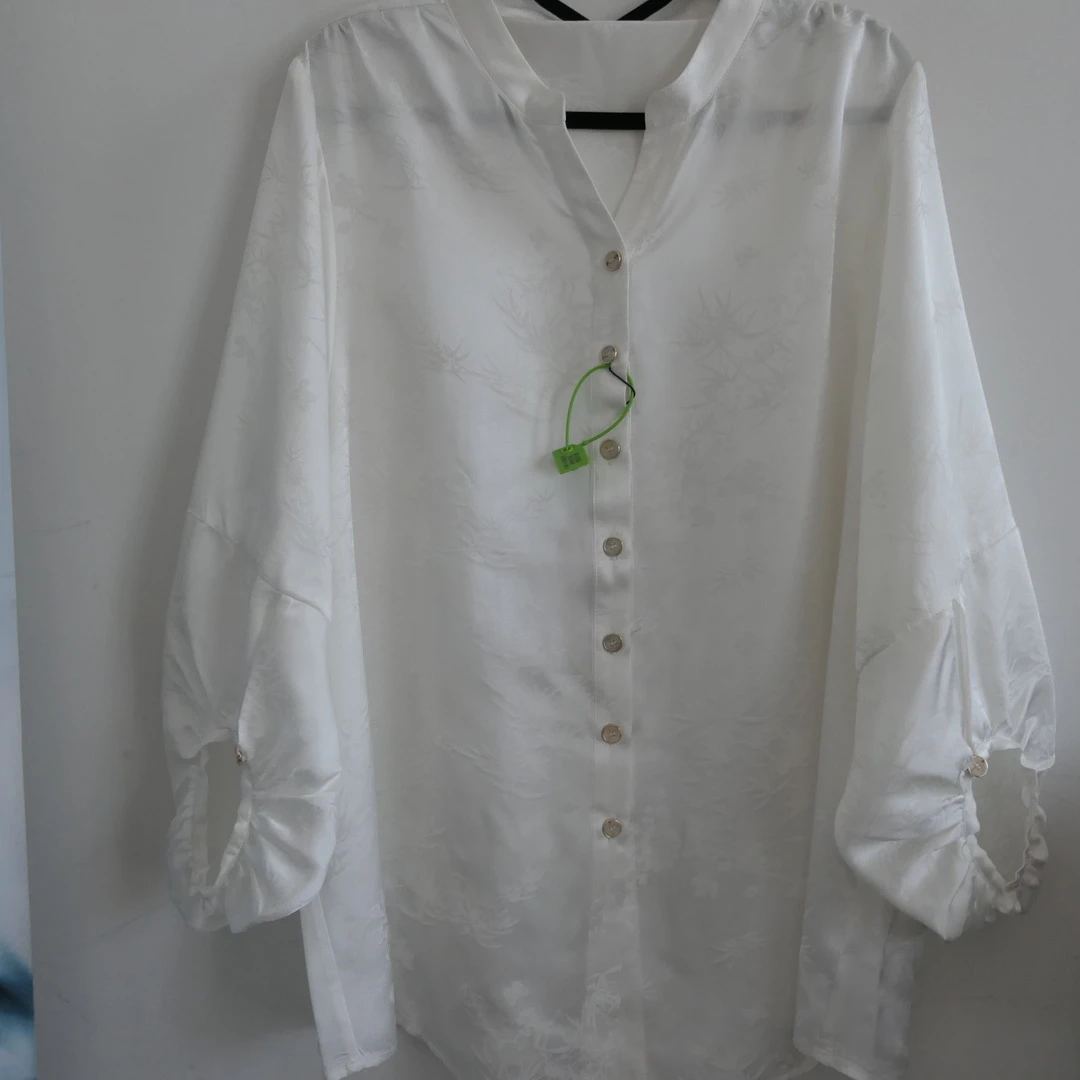 AB-1742早秋款马蹄袖白色提花衬衫