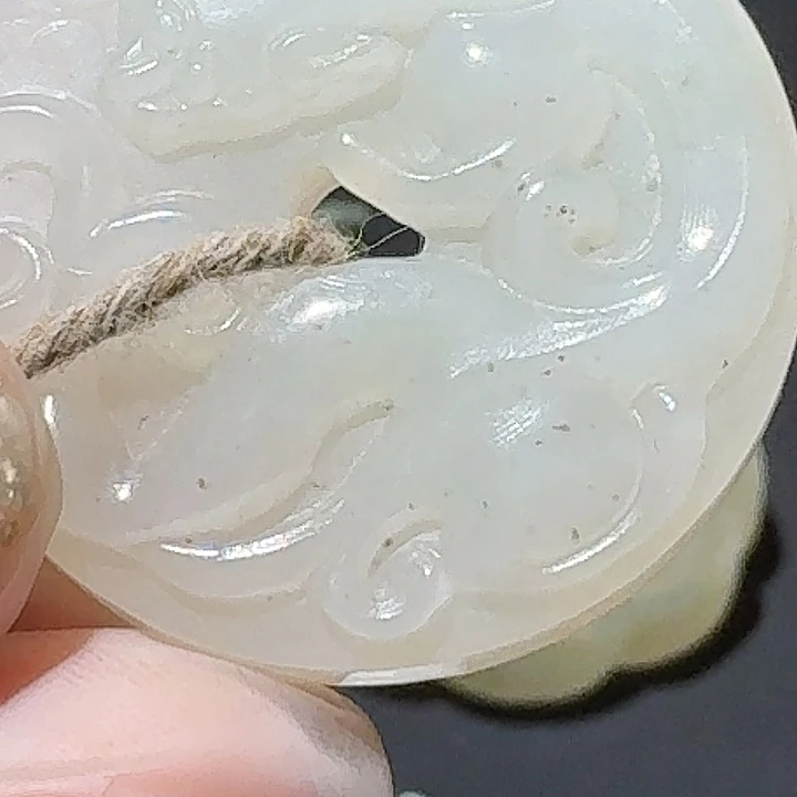 金***灿和田玉未镶嵌颈饰