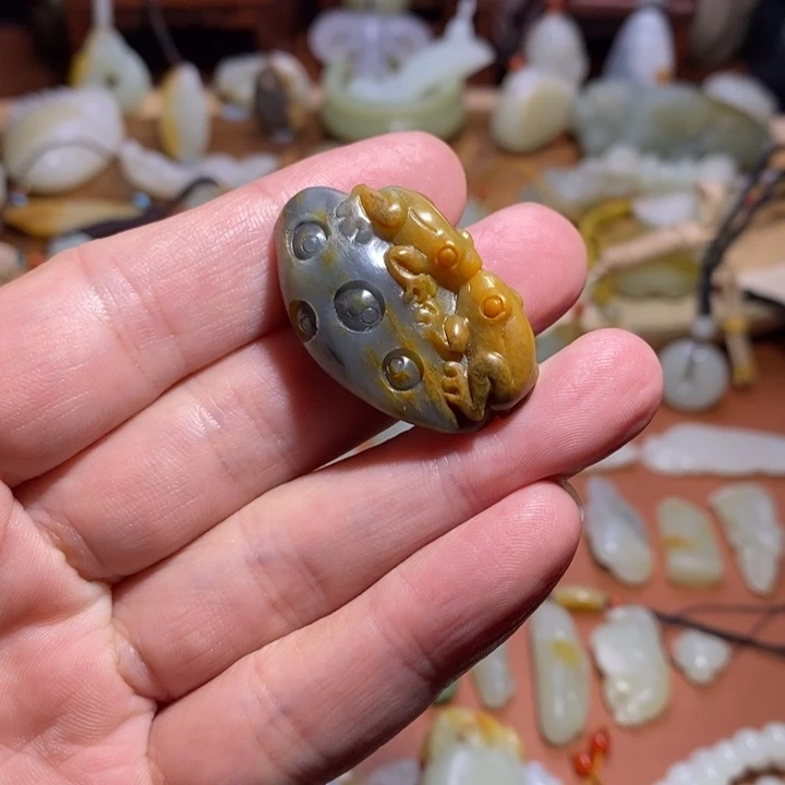 和田玉未镶嵌颈饰