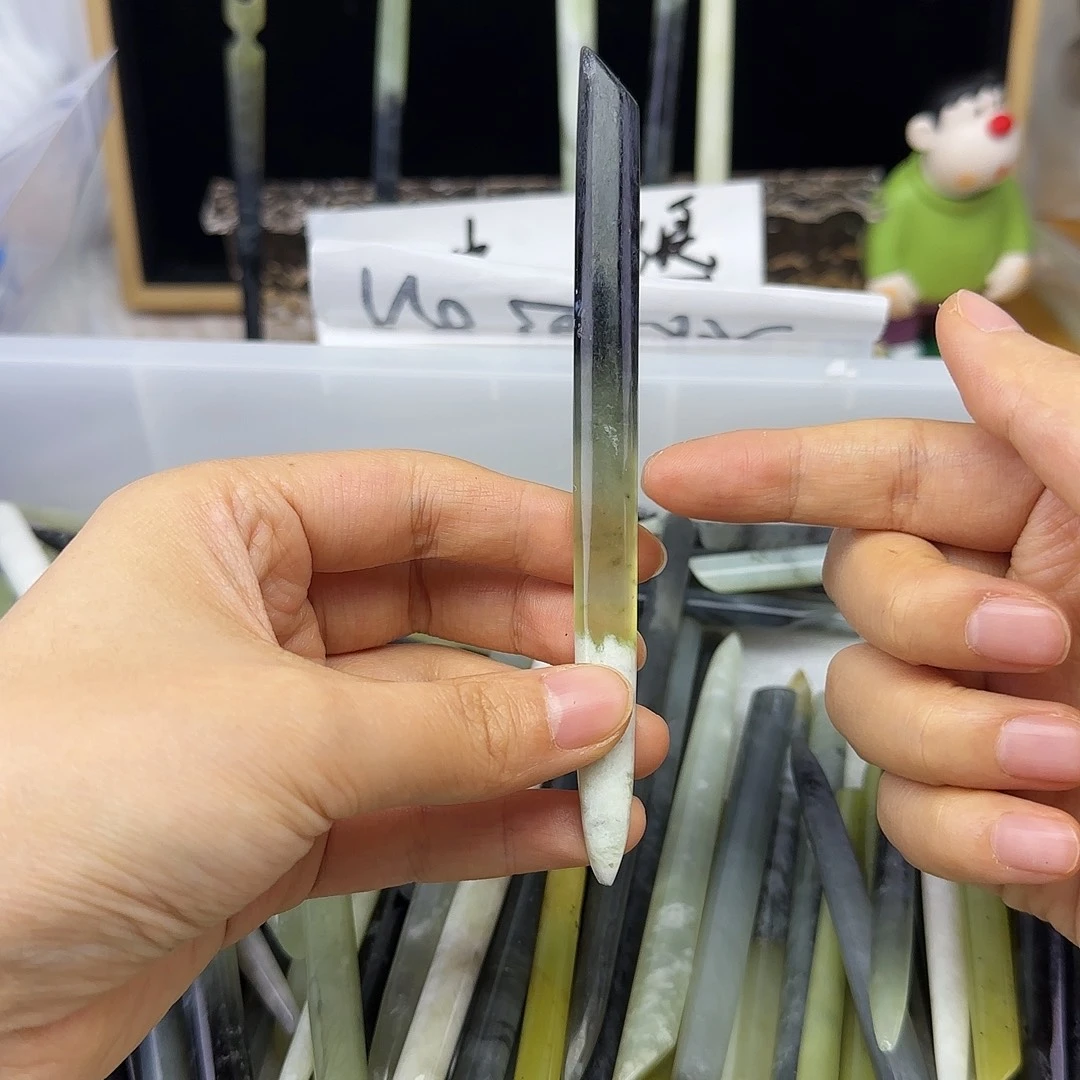 蛇纹石玉发饰合金吴**有