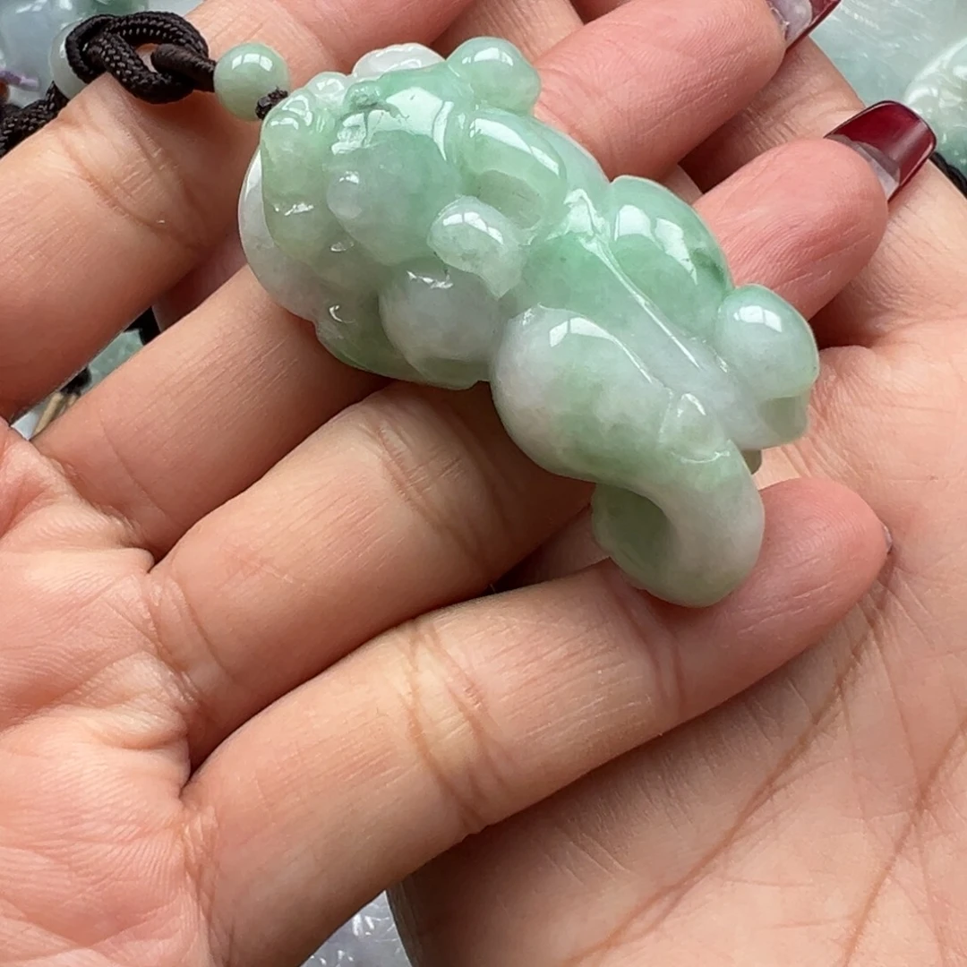 翡翠颈饰未镶嵌貔貅