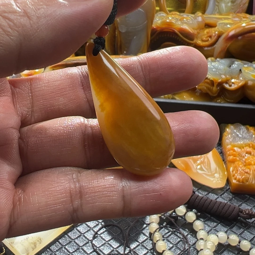 石英质玉未镶嵌颈饰