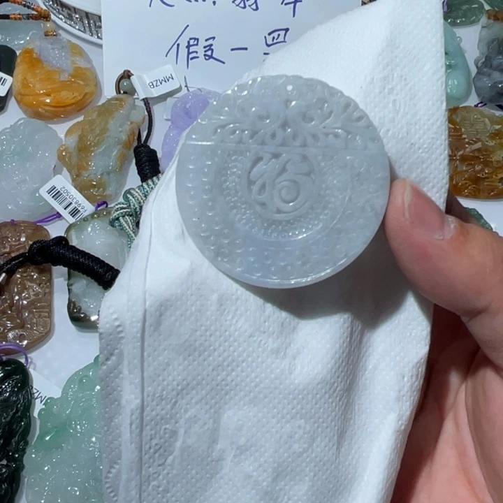 翡翠颈饰未镶嵌天然