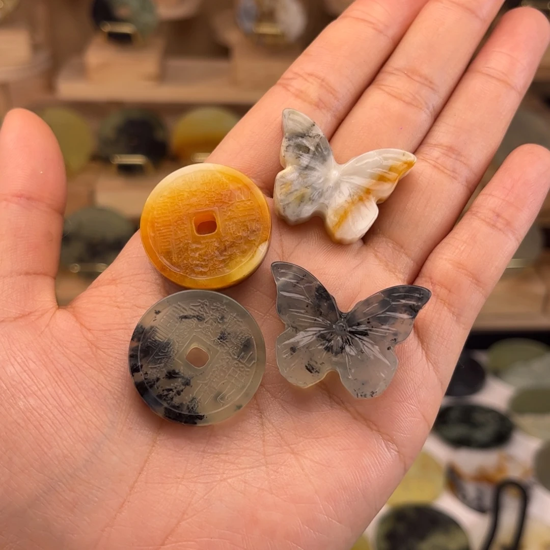 ****秀蛇纹石玉未镶嵌颈饰