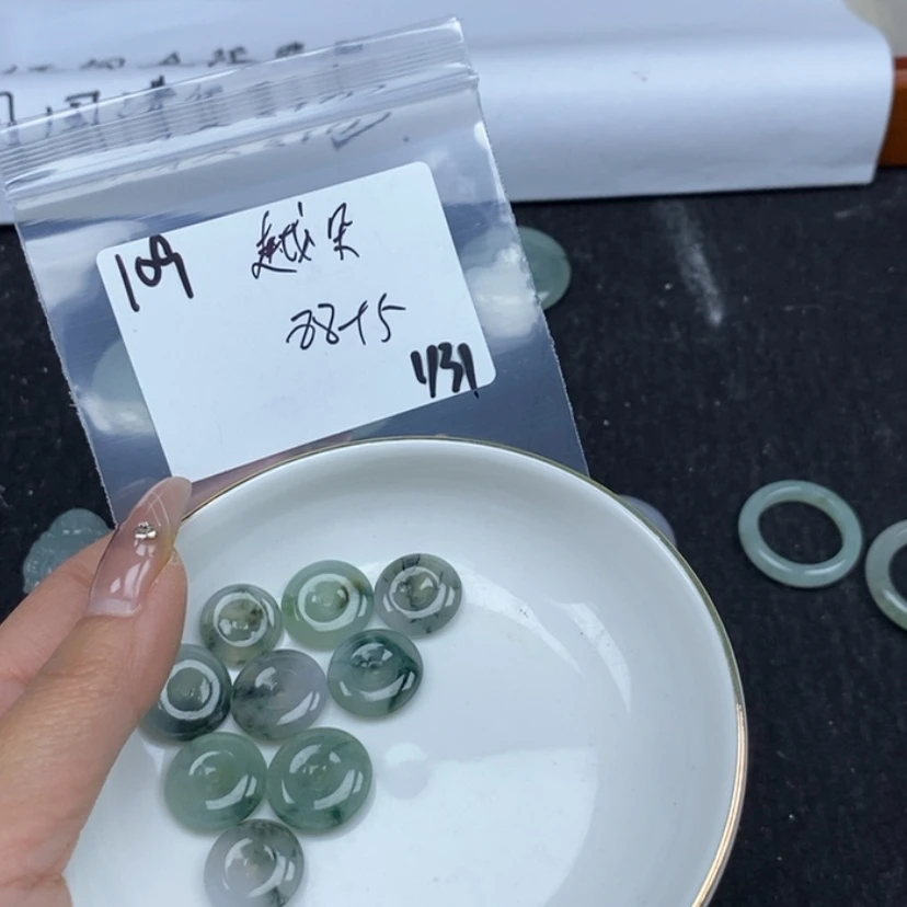 【闪购商品】翡翠颈饰未镶嵌越*?