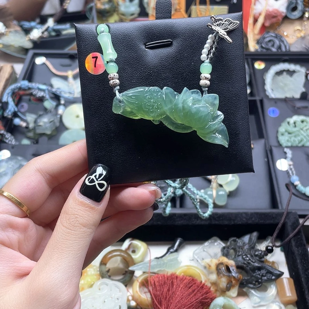 蛇纹石玉未镶嵌颈饰