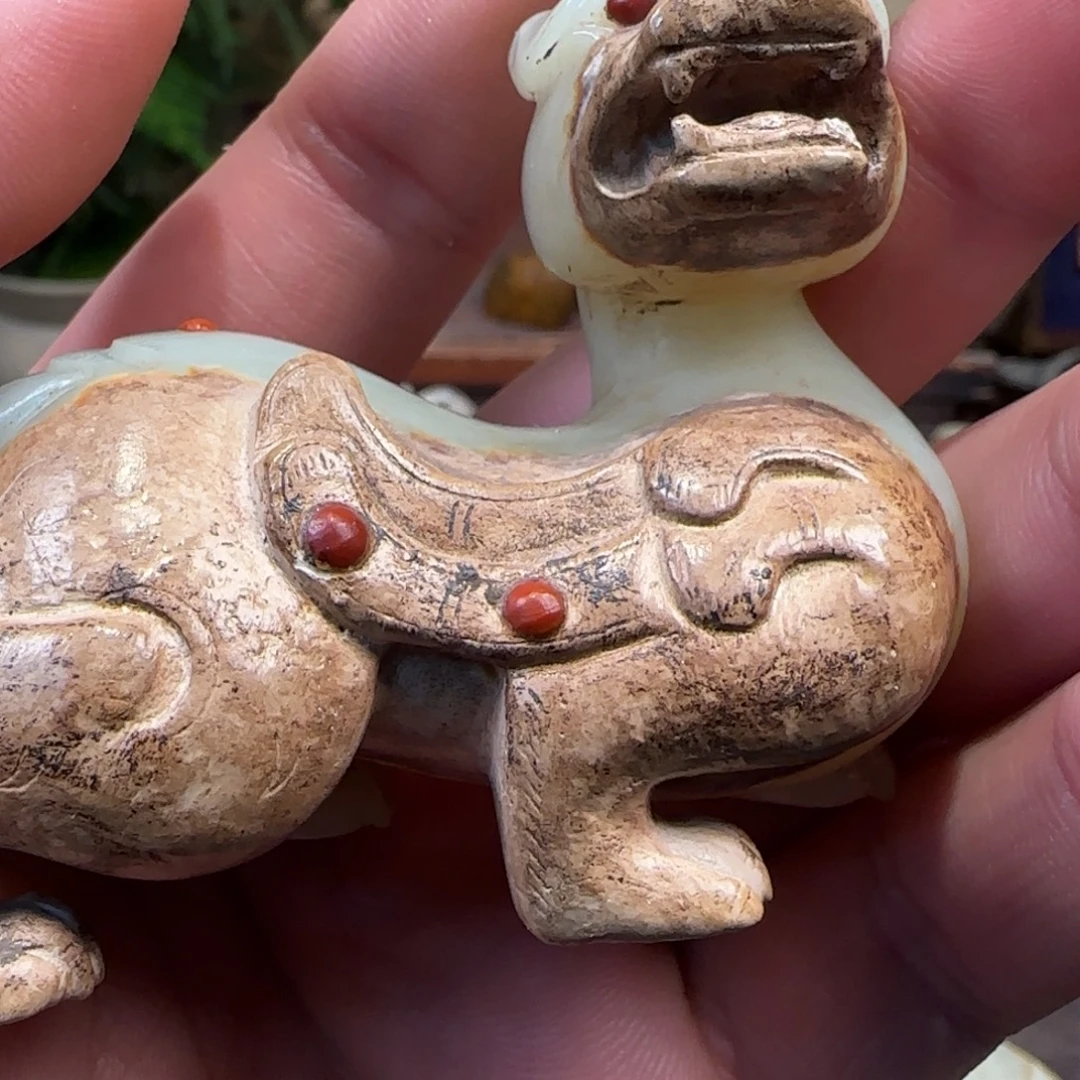 挖***机和田玉（糖玉）未镶嵌挂件