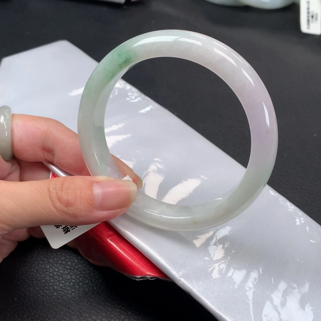 翡翠未镶嵌手镯57圈口淡春彩