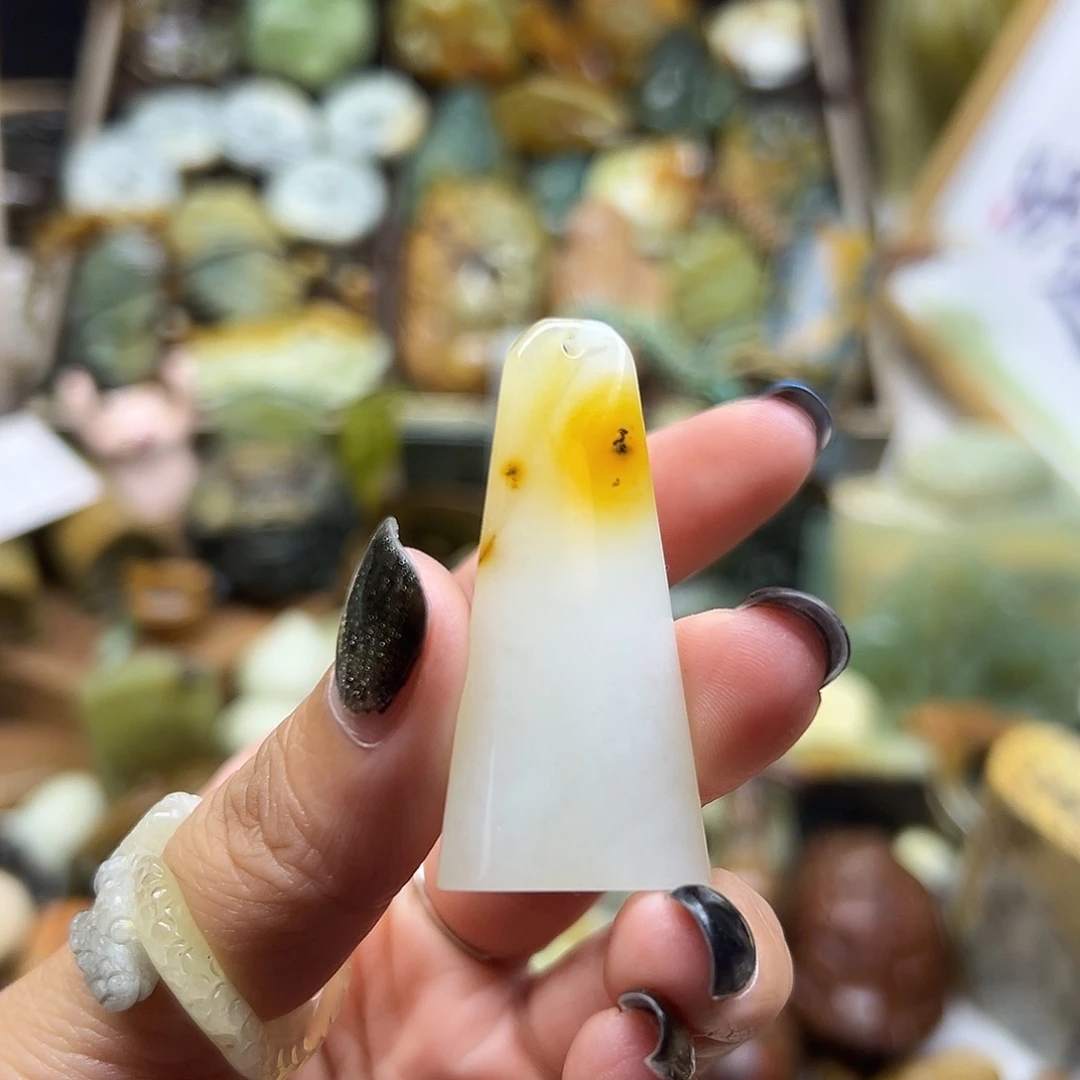 岫玉未镶嵌颈饰花玉锁骨