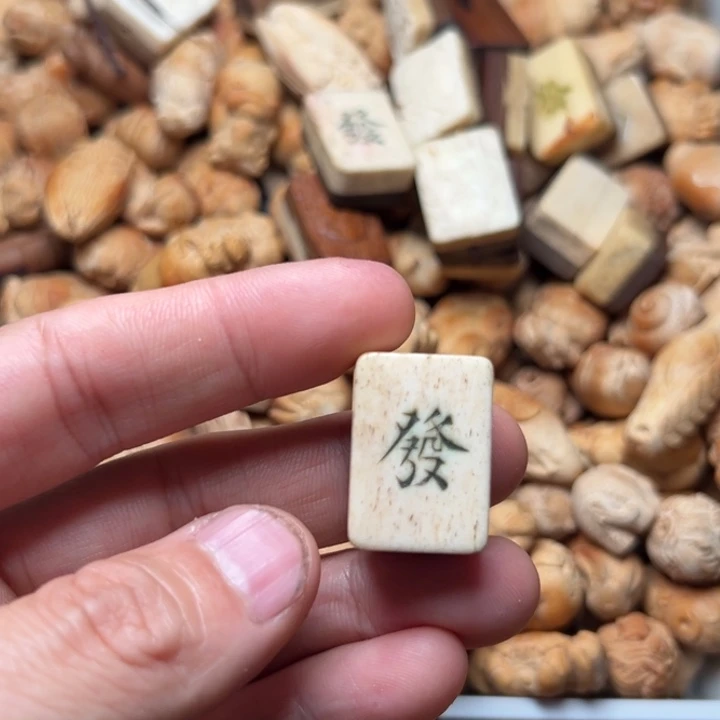 摩***k实心竹雕刻手把件