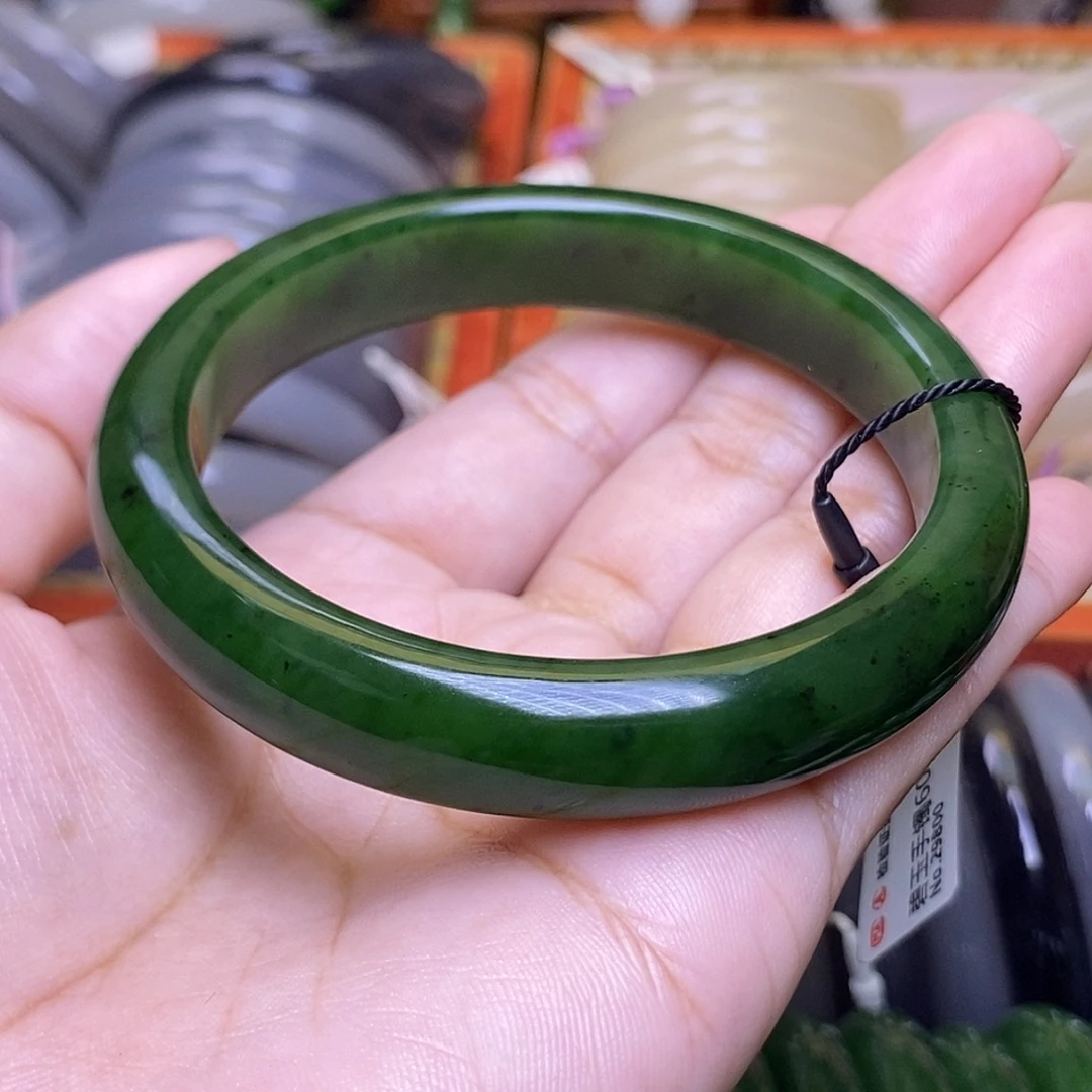 和田玉未镶嵌颈饰碧玉满色满绿老料手镯59