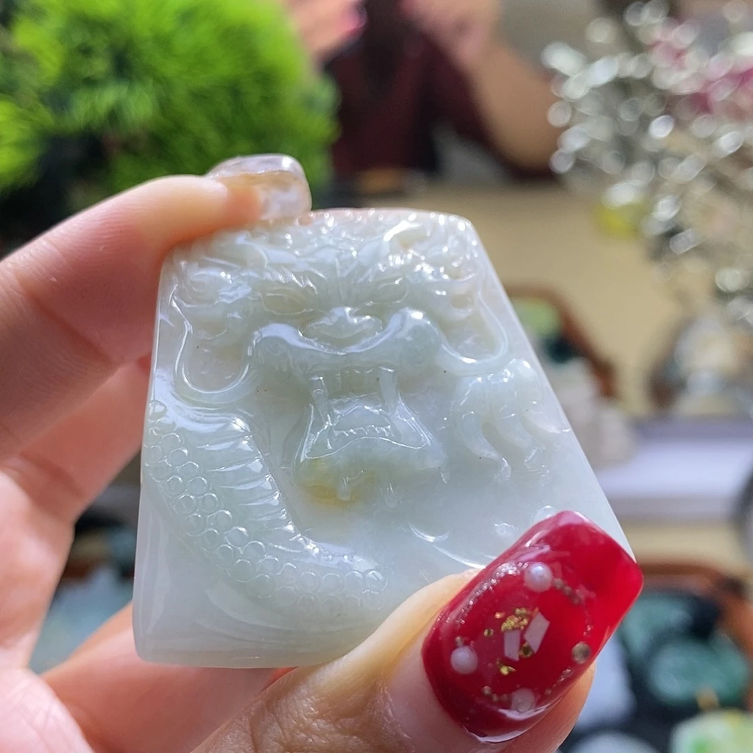 【闪购商品】翡翠颈饰未镶嵌龙牌