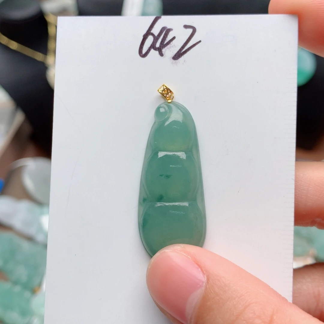 翡翠颈饰18K金镶嵌吊坠