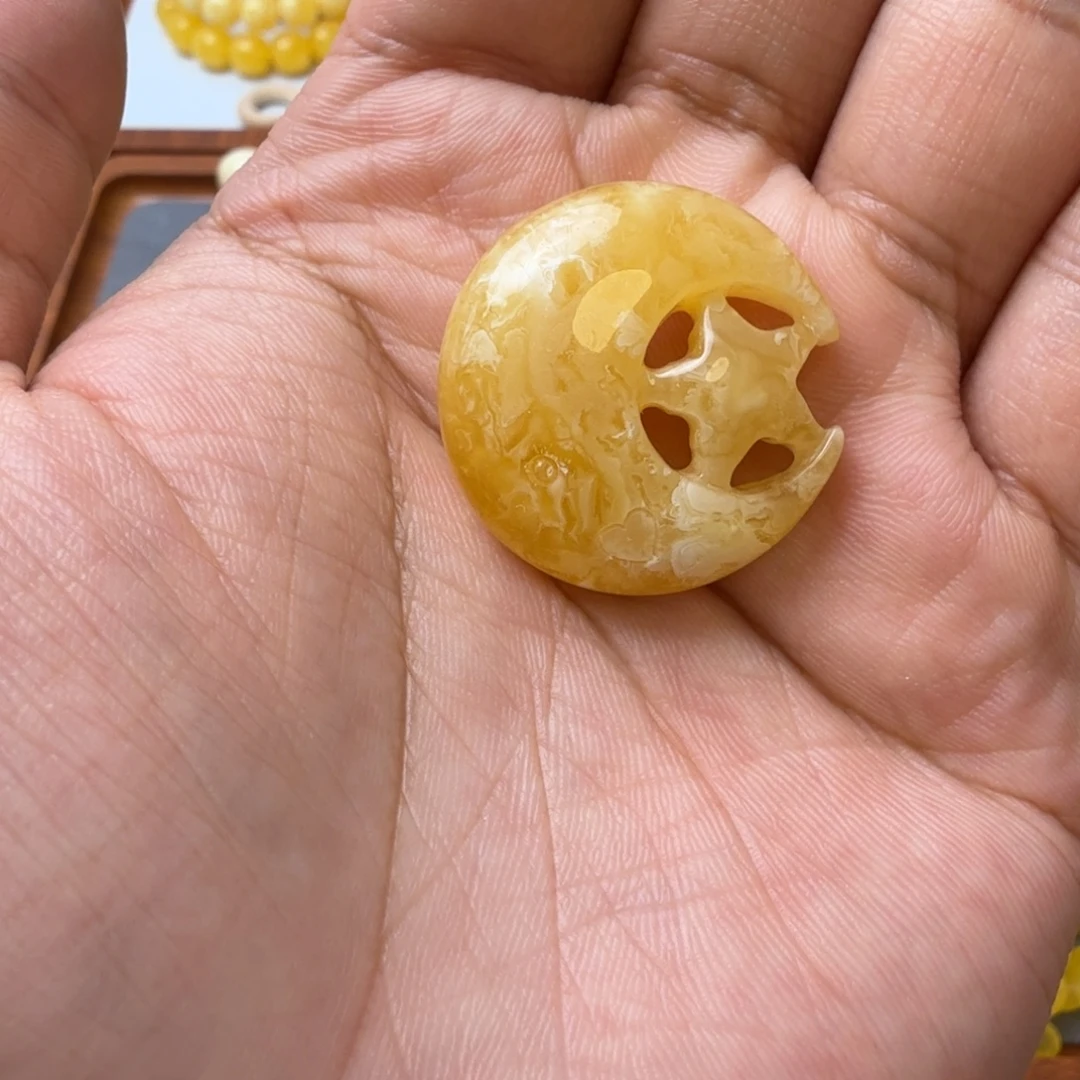 裸石琥珀未镶嵌星月