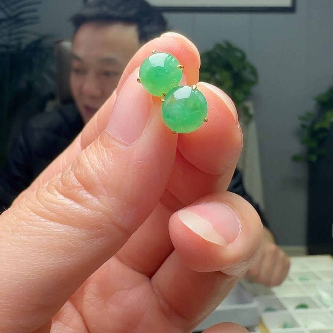 翡翠18K金镶嵌耳饰天然