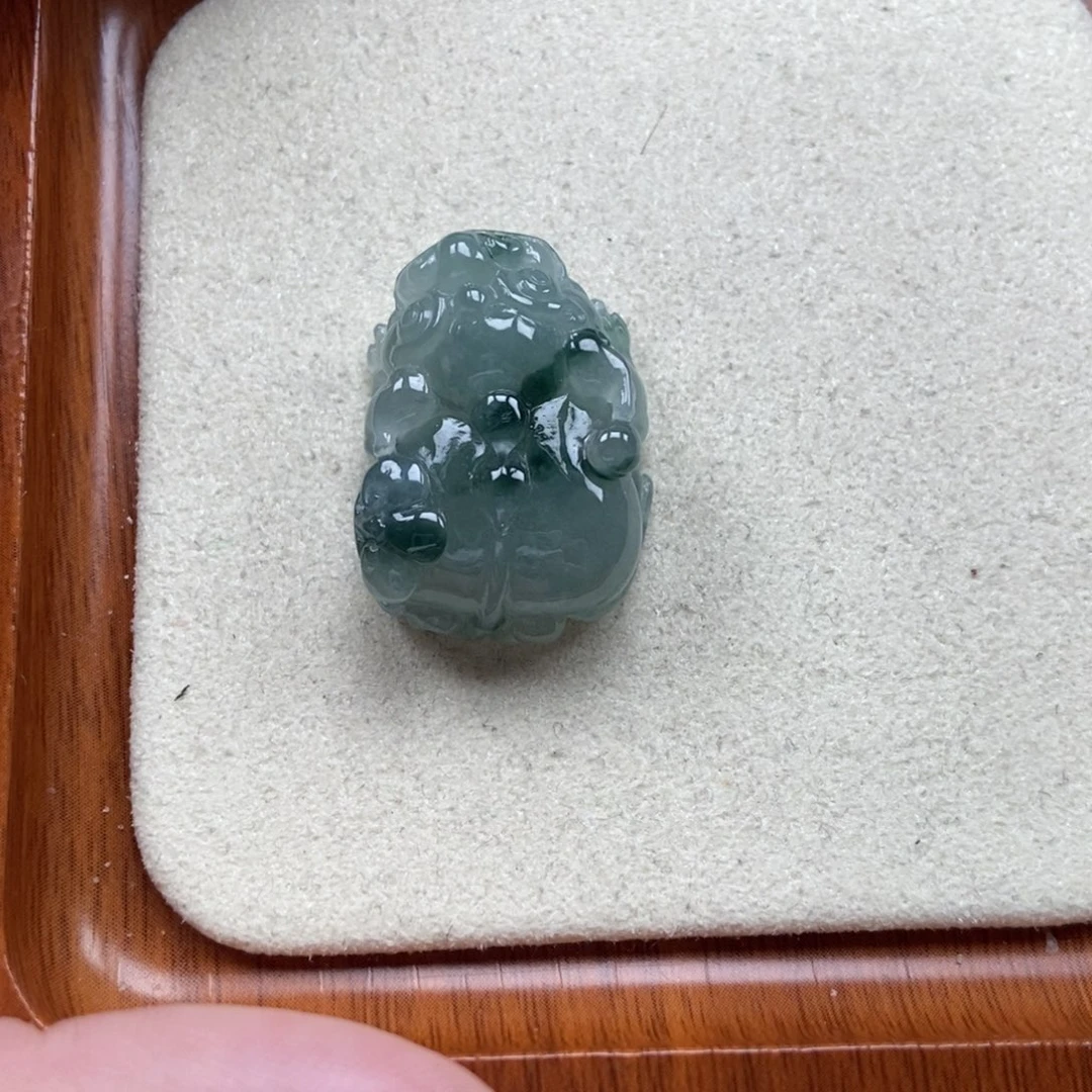 翡翠未镶嵌颈饰如意貔貅吊坠