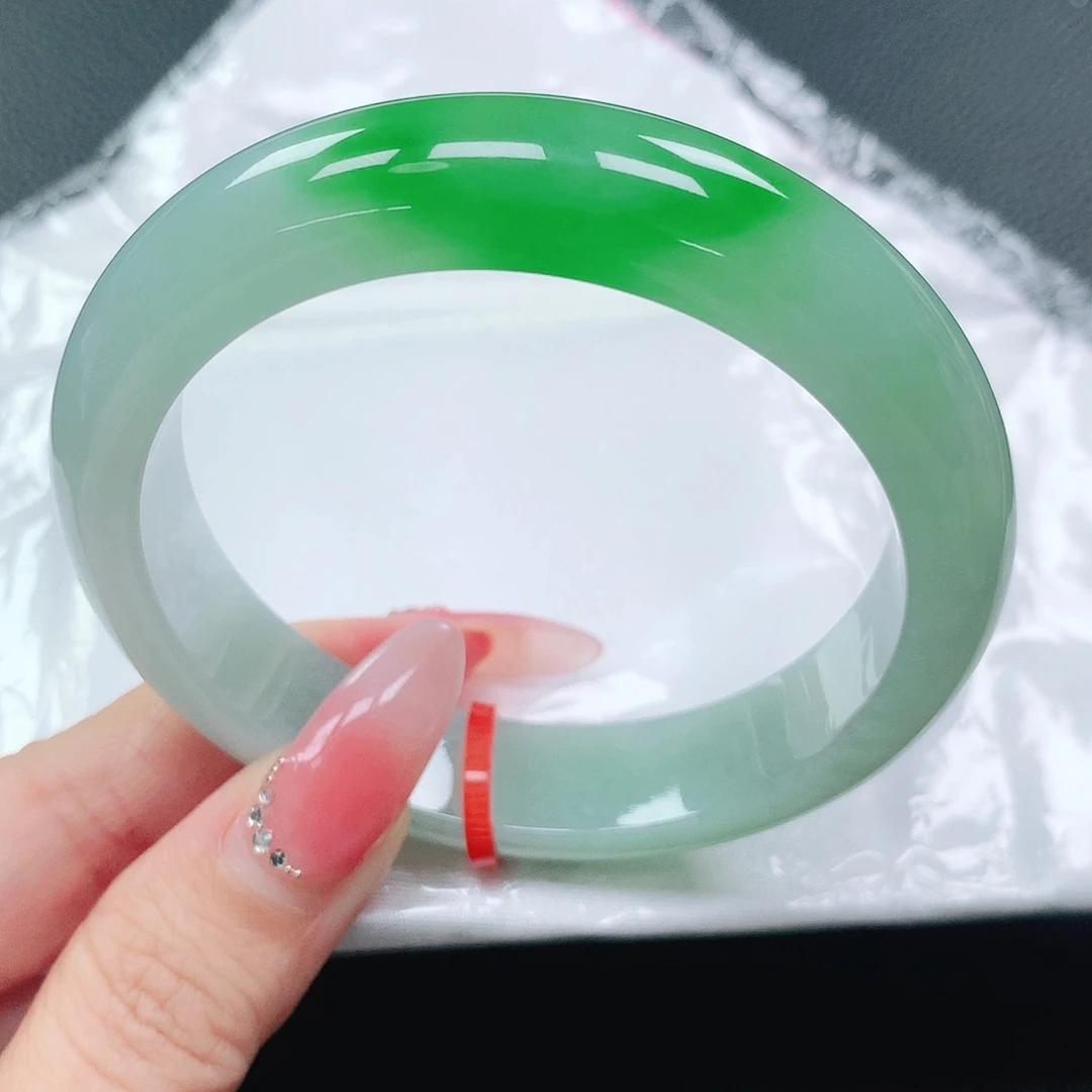 翡翠手镯未镶嵌57圈