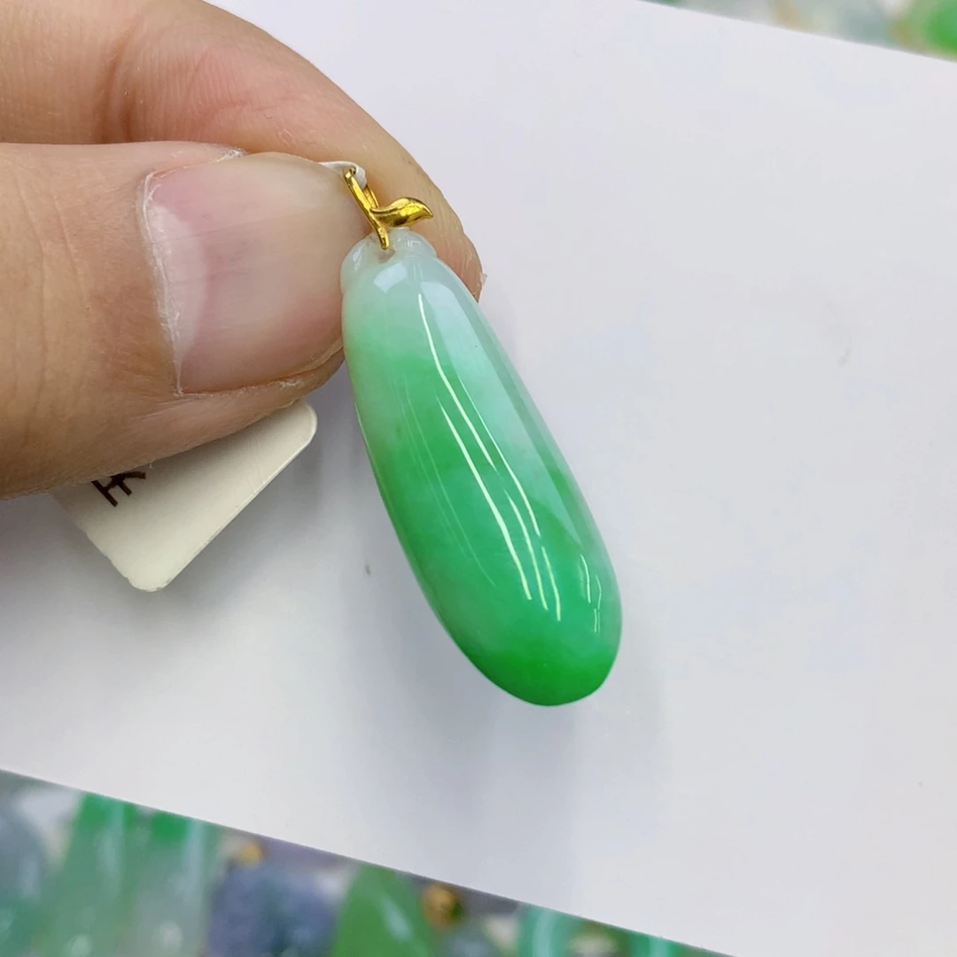18K金镶嵌挂件翡翠平安