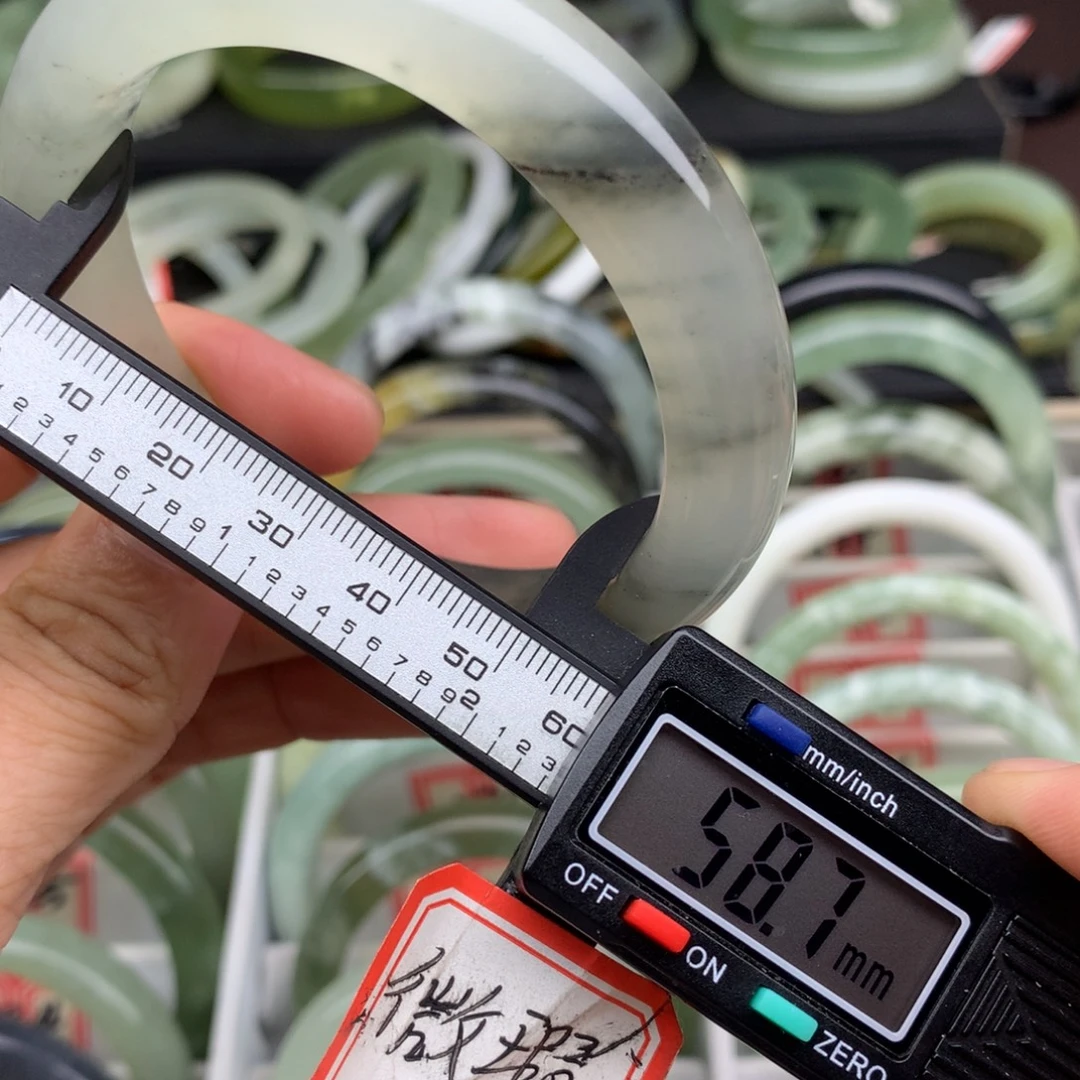 未镶嵌蛇纹石玉手镯560