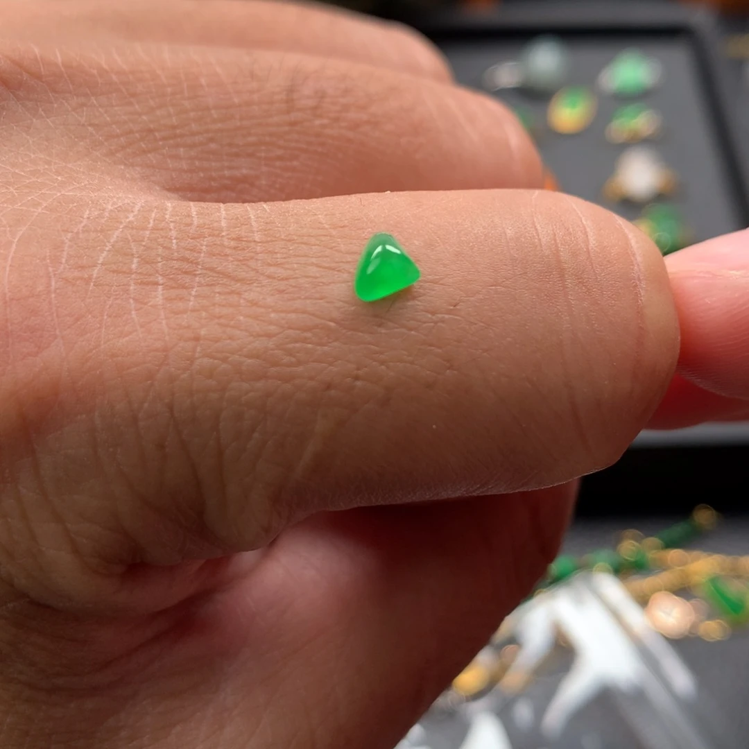 翡翠未镶嵌耳饰翡翠