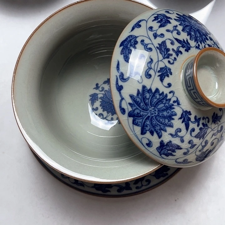 青花缠枝莲元宝盖碗