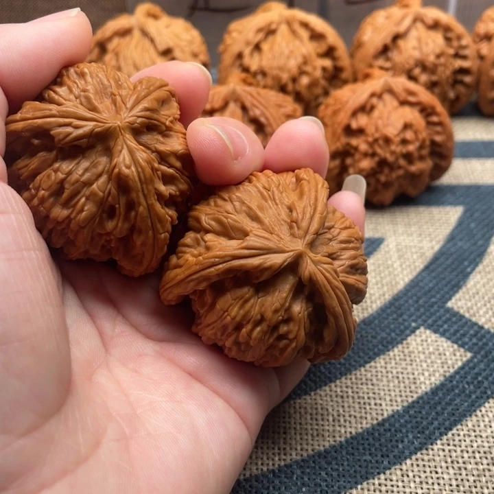 超***杉核桃白狮子43核桃